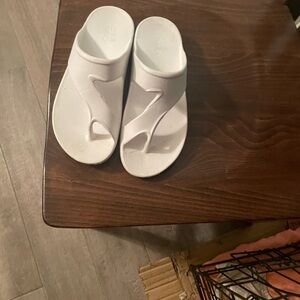 Flip flop style white 8 1/2. Shoes